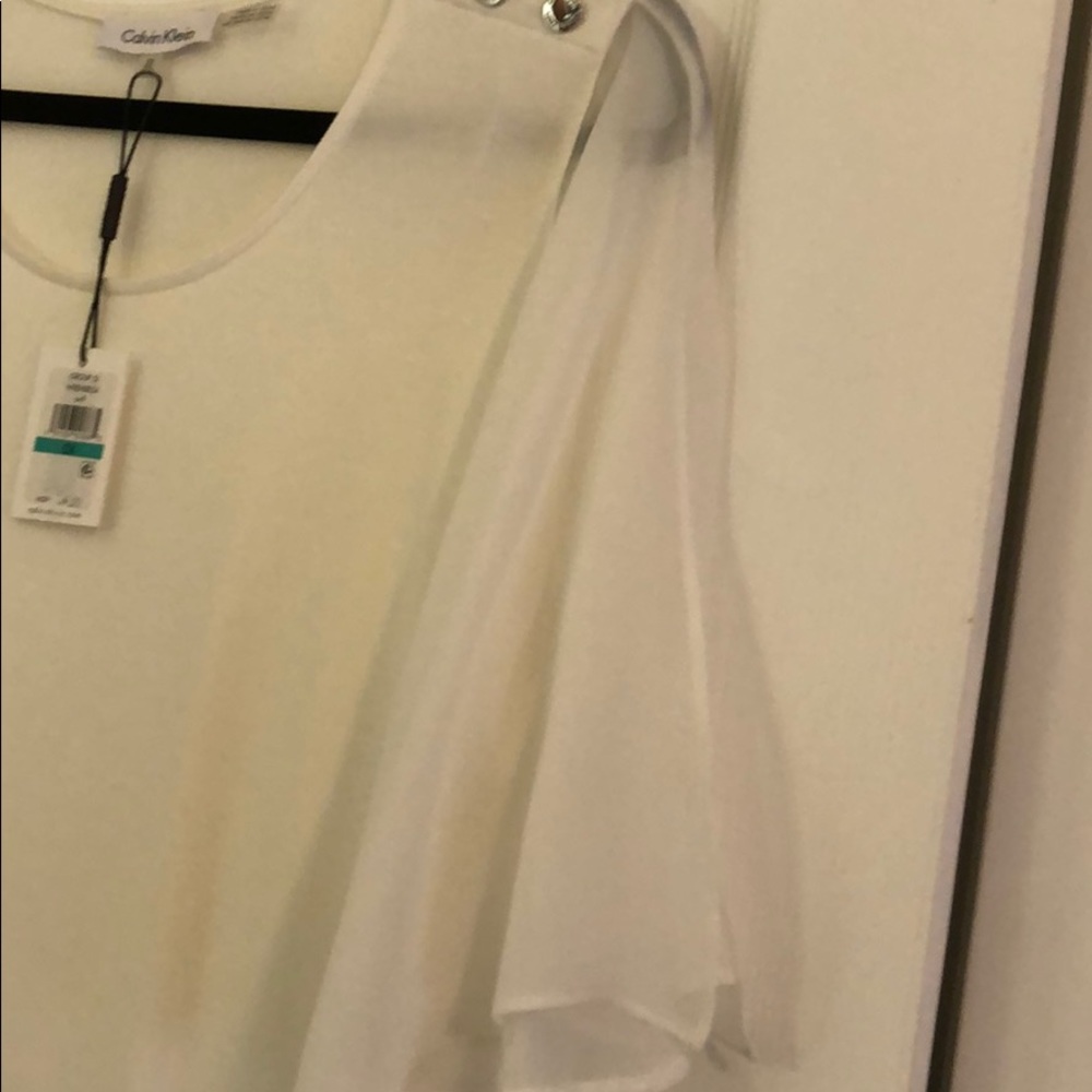 Calvin Klein tee - Picture 2 of 5